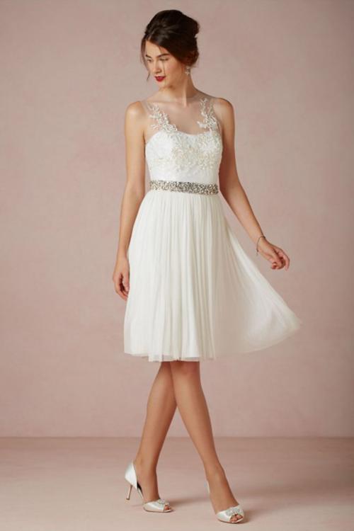  A-line Scoop Neckline Sleeveless Lace Appliques Top Empire Waist Knee-length Short Wedding Dresses with Beading Sash
