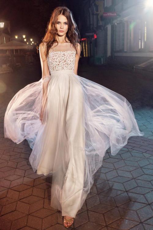  A-line Bateau Neckline Sleeveless Lace Appliques Floor-length Long Tulle Prom Dresses with Buttons Back