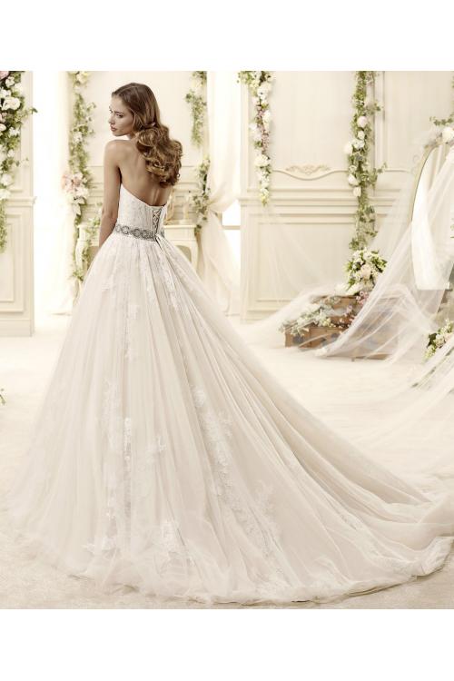 Charming A-line Strapless Beading&Crystal Lace Chapel Train Tulle Wedding Dresses 