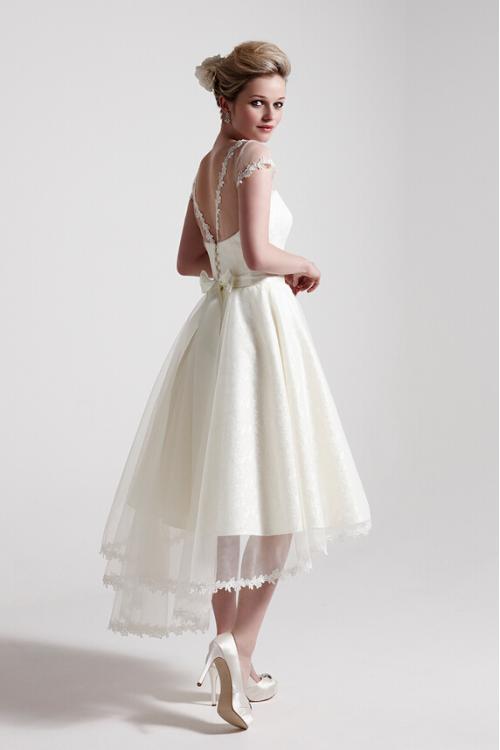Bateau Neck Short Sleeved Tea Length Lace Wedding Dress with Short Sleeves 