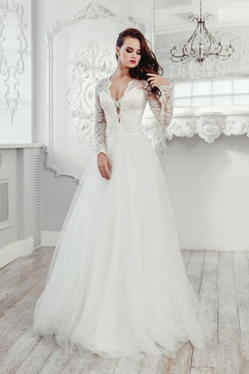 Classic V-neck Long Illusion Sleeve Lace Top Floor-length A-line Long Tulle Wedding Dresses with Buttons Back