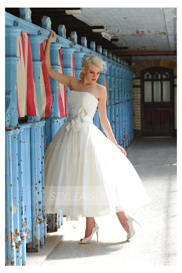 Strapless Lace overlay Bodice Ball Gown Taffeta Wedding Dress 