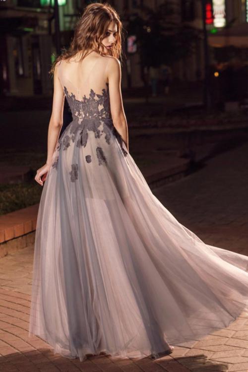  A-line Bateau Neckline Sleeveless Lace Appliques Floor-length Long Tulle Prom Dresses