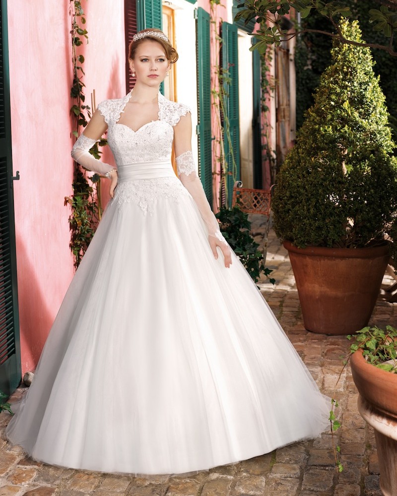Generous A-line Straps Beading Buttons Lace Floor-length Tulle Wedding Dresses