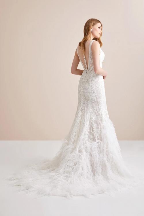 Generous & Charming Column V-neck Feathers/Fur Lace Court Train Long Wedding Dresses