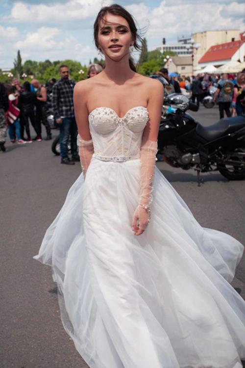  A-line Sweetheart Sleeveless Pearl Detailing Sashes/Ribbons Sweep/Brush Train Long Wedding Dresses (Including the Gloves)