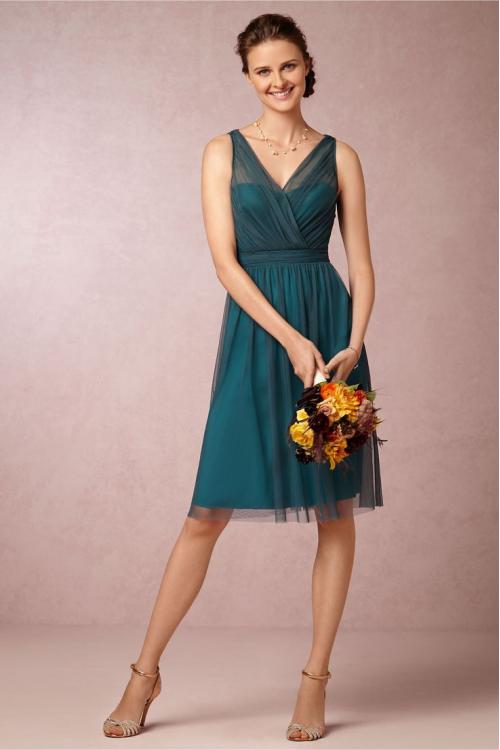 Pretty Knee Length V Neck Sleeveless Tulle Bridesmaid Dress 