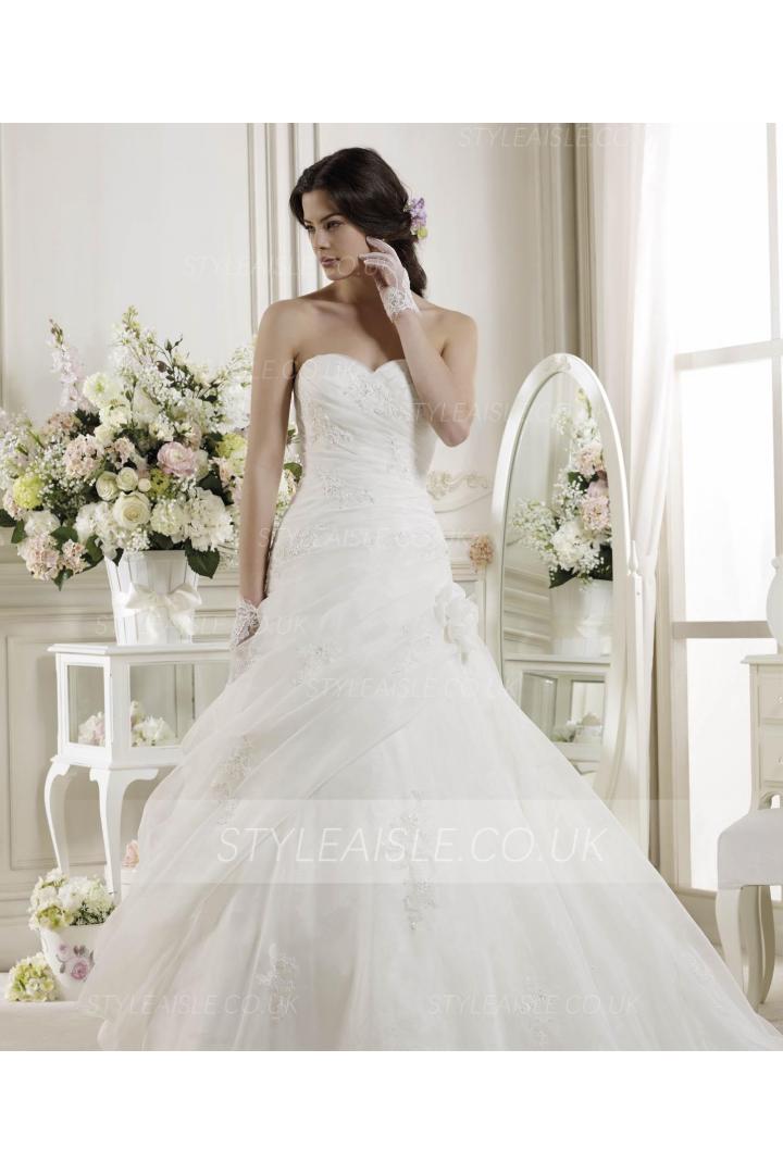 Simple A-line Sweetheart Beading&Sequins Lace Sweep/Brush Train Organza Wedding Dresses 