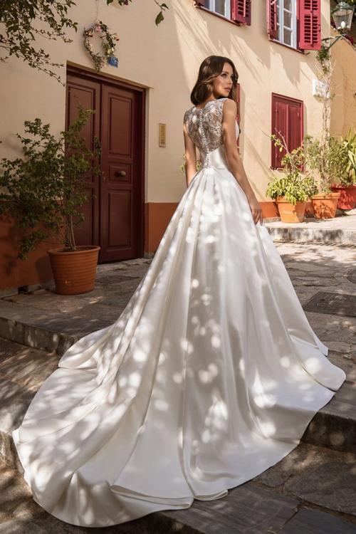 Chic & Modern A-line V-neck Bow Sashes Sleeveless Buttons Chapel Train Long Satin Wedding Dresses with Lace Back