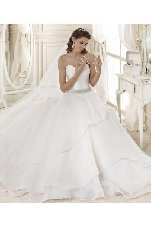 Simple A-line Sweetheart Beading Chapel Train Organza Wedding Dresses