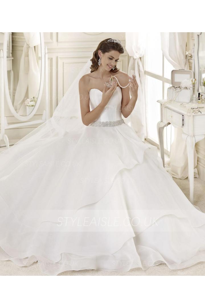 Simple A-line Sweetheart Beading Chapel Train Organza Wedding Dresses