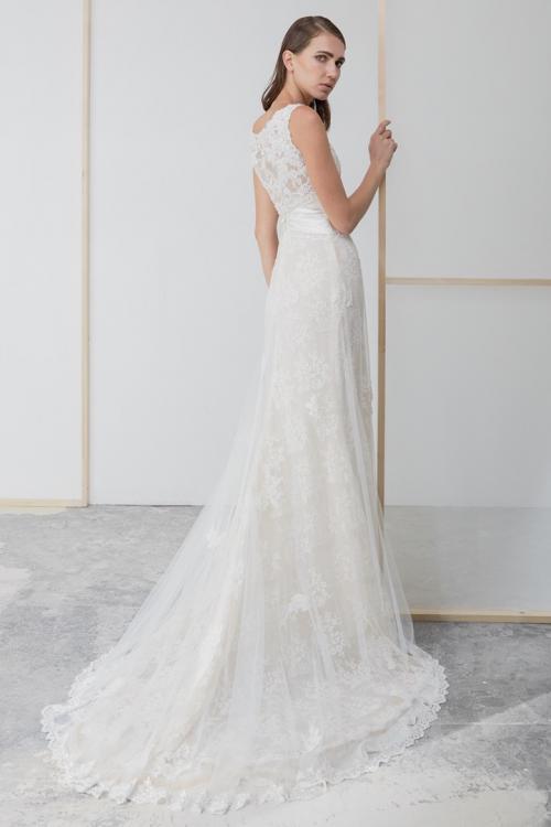  Sheath/Column Scoop Neckline Sleeveless Lace Appliques Sweep/Brush Train Long Tulle Wedding Dresses