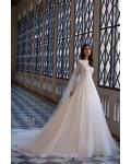  Elegant A-line Jewel Neck Long Sleeves Lace Appliques Court Train Long Tulle Wedding Dresses