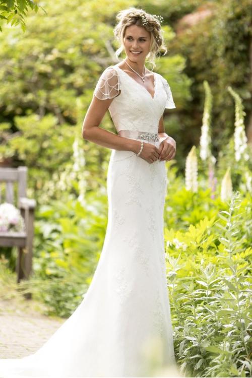 Beautiful V Neck Lace Embroidered Beaded Cap Sleeve Sheath Stretch Satin Wedding Dress with Crystal Ribbbon 