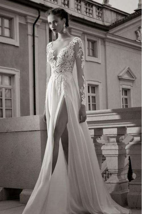 Beach Style Vintage Lace Appliques Split Chiffon Wedding Dress 