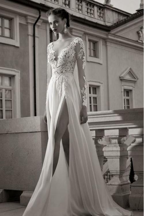 Beach Style Vintage Lace Appliques Split Chiffon Wedding Dress 