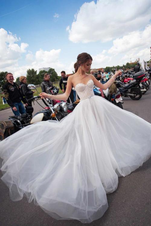  A-line Sweetheart Sleeveless Pearl Detailing Sashes/Ribbons Sweep/Brush Train Long Wedding Dresses (Including the Gloves)