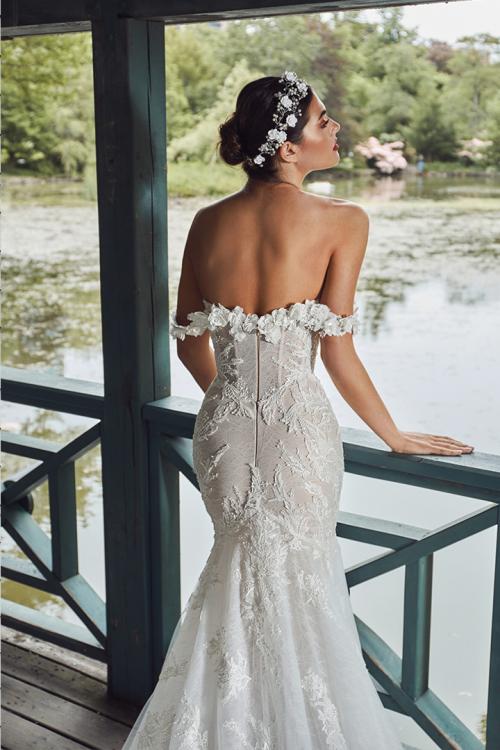  Trumpet/Mermaid Off-the-shoulder Lace Hand Made Flowers Cathedral Train Exquisite Long Wedding Dresses