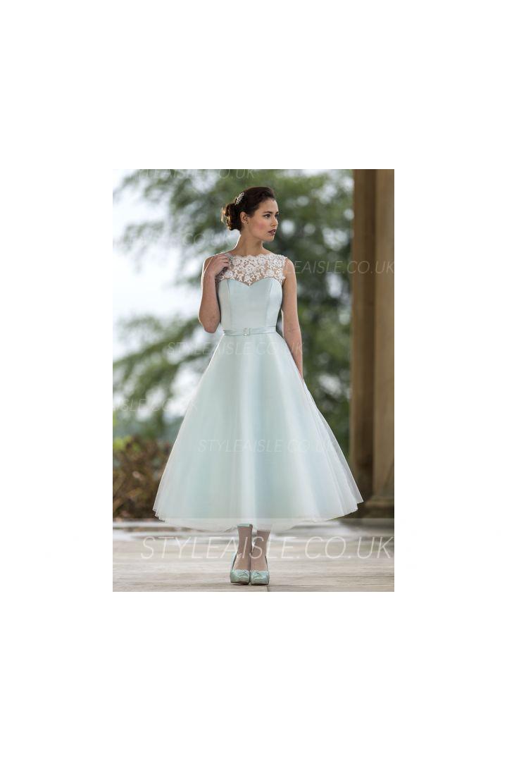 Tea Length Bateau Neck Lace Covered Bodice A-line Tulle Bridesmaid Dress with Ribbon 