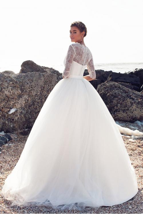 Half Sleeve Lace Top Ball Gown Tulle Wedding Dress 