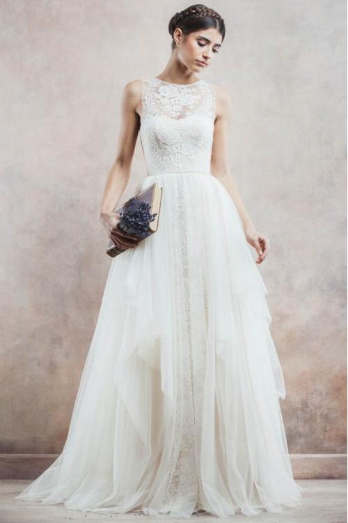 Sleeeveless Illusion Neck Lace Bodice Ball Gown Cascaded Tulle Wedding Dress 