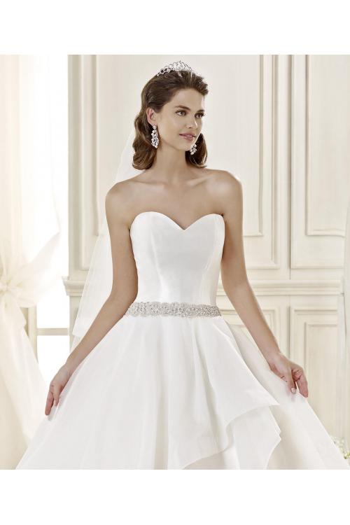 Simple A-line Sweetheart Beading Chapel Train Organza Wedding Dresses