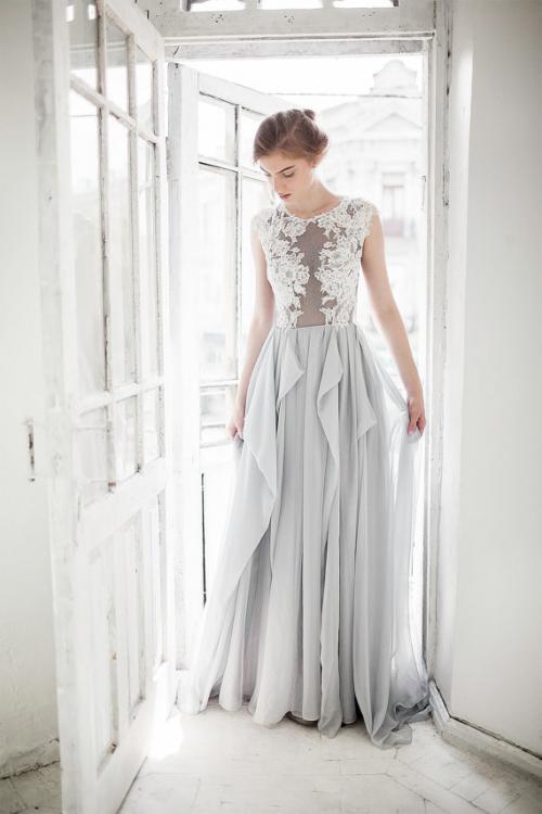 Illusion Jewel Neck Cap Sleeved Long Cascaded Grey Chiffon Prom Dress with Exquisite Lace 