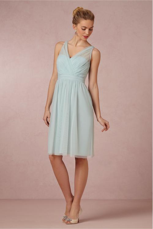 Pretty Knee Length V Neck Sleeveless Tulle Bridesmaid Dress 