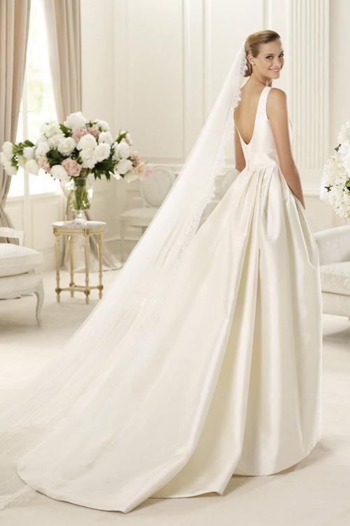 Sleeveless Bateau Neck Ball Gown Satin Wedding Dress with Pockets 