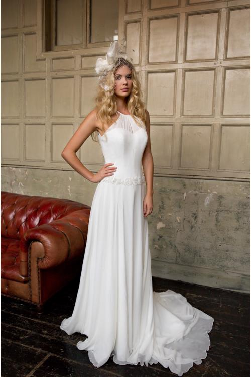 Halter Neck Pleated Illusion Long Chiffon Wedding Dress with Floral Lace Band 