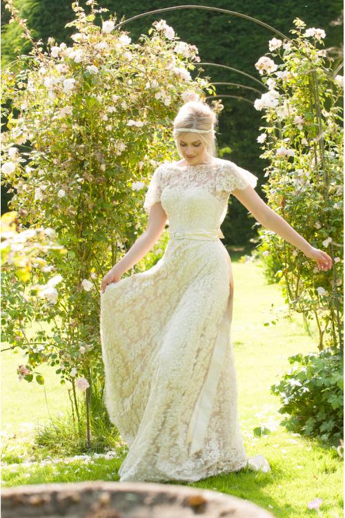 Flutter Short Sleeves Long Ball Gown Lace Wedding Dress with Sash 