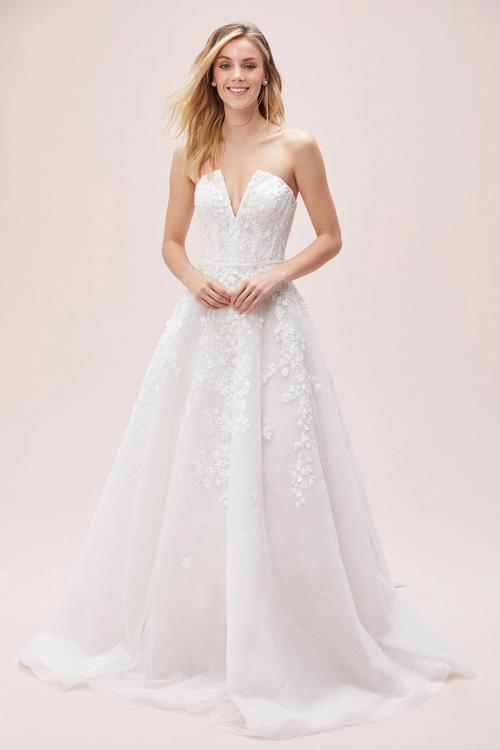  A-line V-neck Sleeveless Lace Appliques Court Train Long Tulle Wedding Dresses with Beading Sash