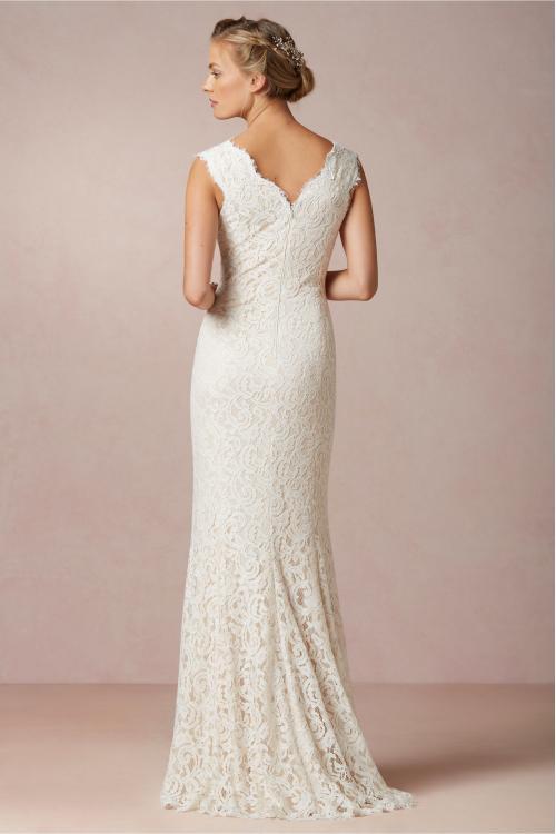 Scalloped V Neck Sheath Lace Pattern Wedding Dress 