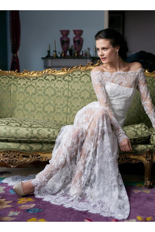 Exquisite Long Sleeves A-Line Lace Wedding Dress with Button Back 