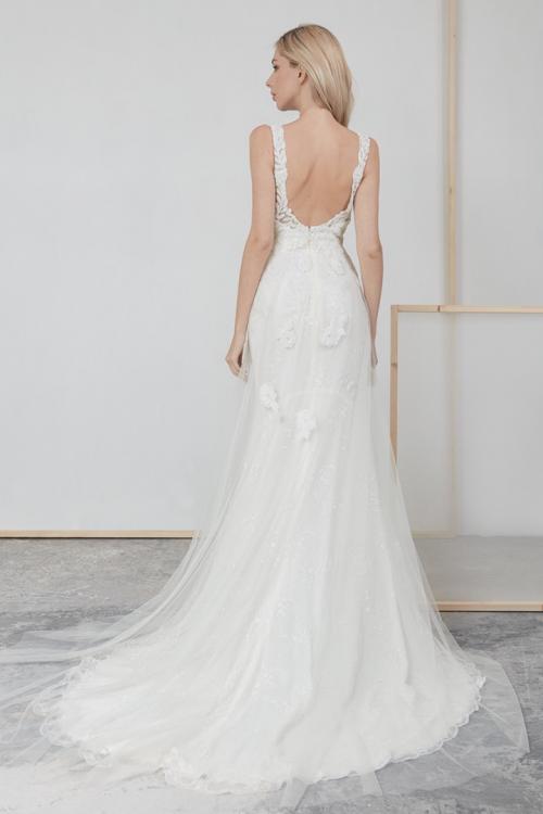 Column Shoulder Straps Sleeveless Sequins Appliques Sweep/Brush Train Long Tulle Wedding Dresses