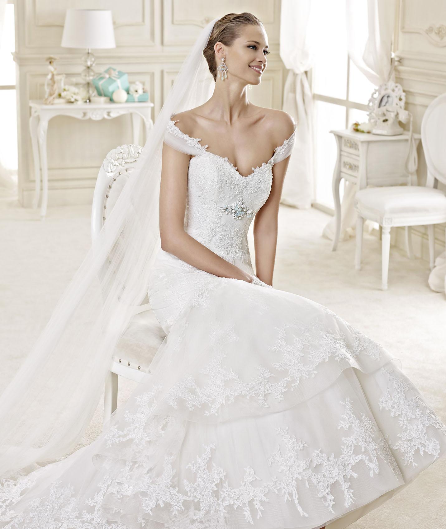 Sexy Trumpet/Mermaid Off-the-shoulder Lace Crystal Chapel Train Organza Wedding Dresses